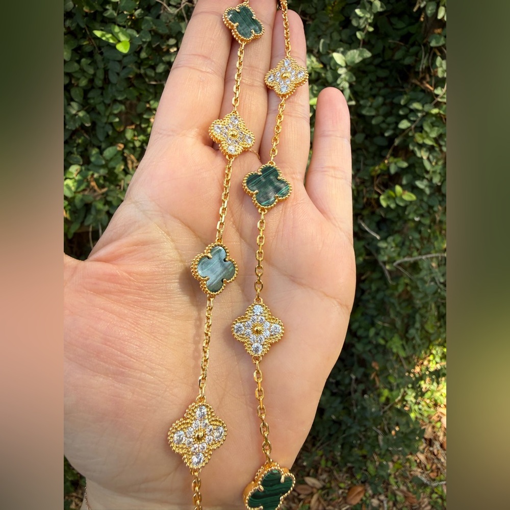 Gold and Green Clover Necklace Luxury Look - Picture 4 of 9